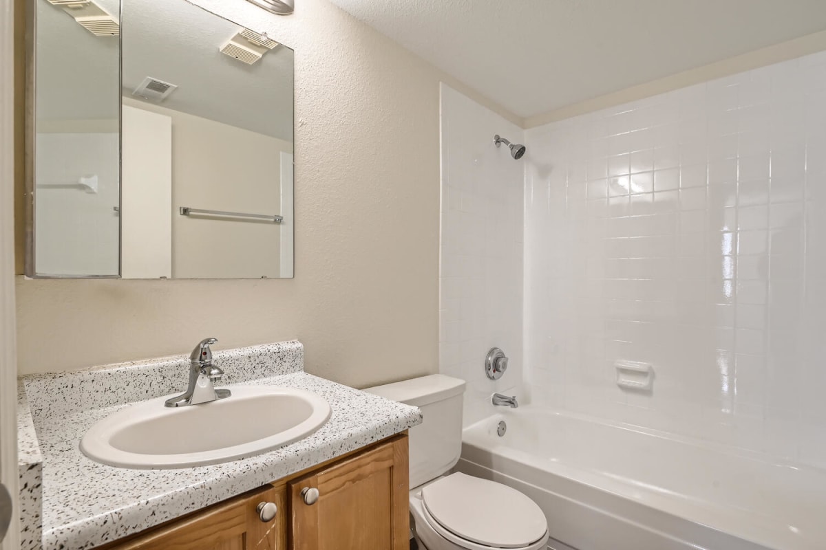 View Photos of Horizon East Apartments in Aurora, Colorado